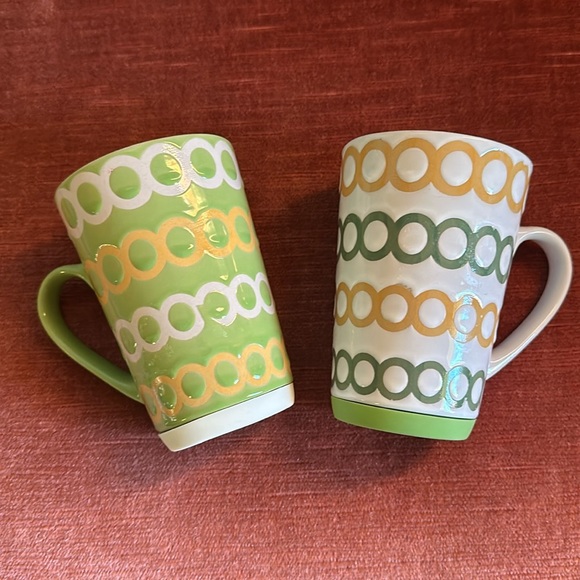 Tabletop Gallery “Andrea” Set of 2 12oz ceramic mugs rubber bottom green white - Picture 1 of 4